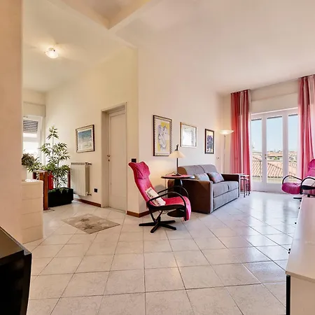 Crispi In Apartment